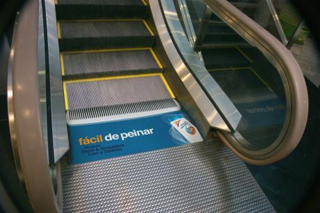 Publicidad en escaleras mecánicas